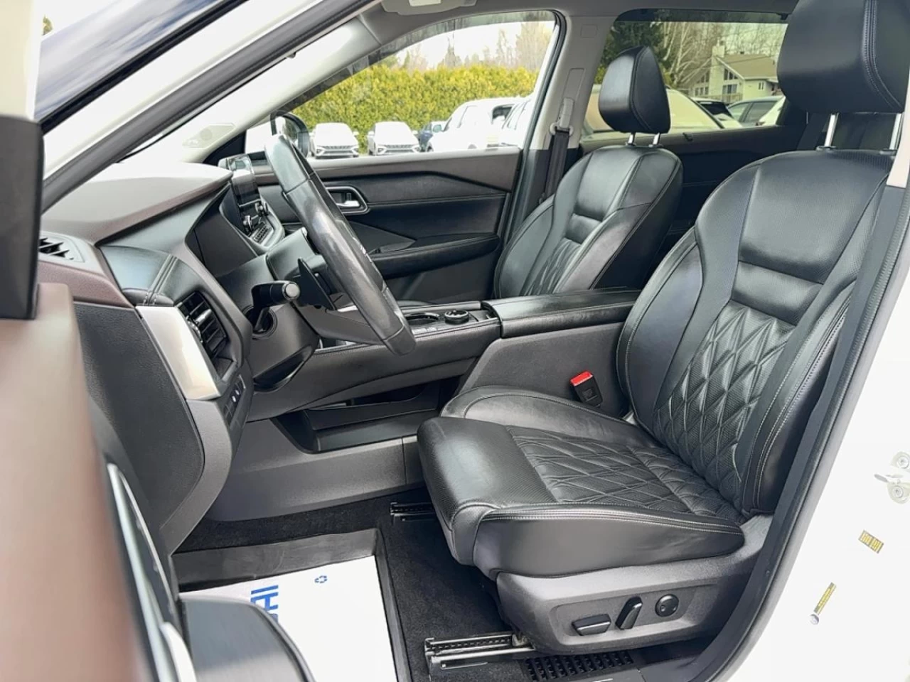 2023 Nissan Rogue
                                                    AWD Platinum Image principale
