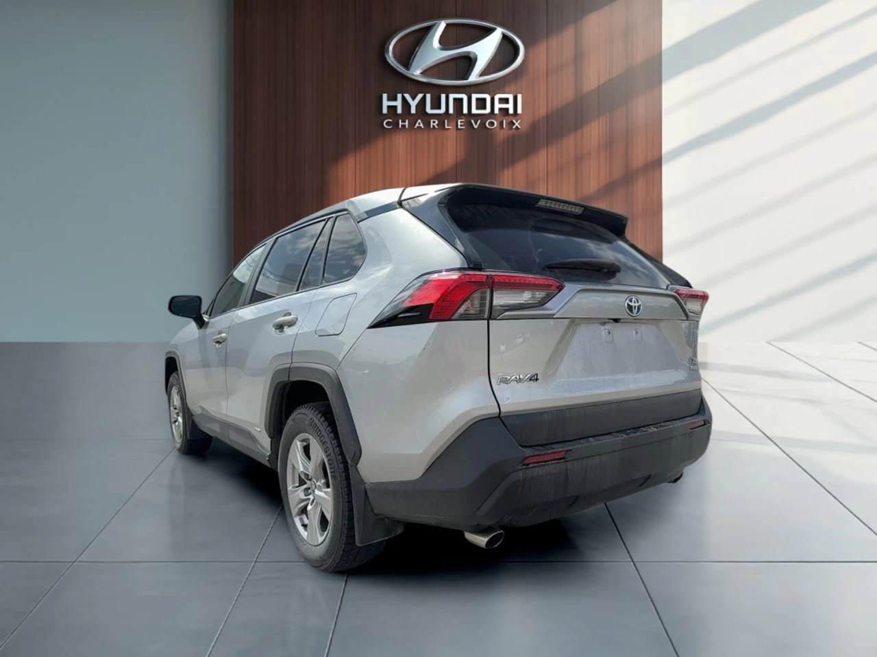 2023 Toyota RAV4 XLE AWD Image principale