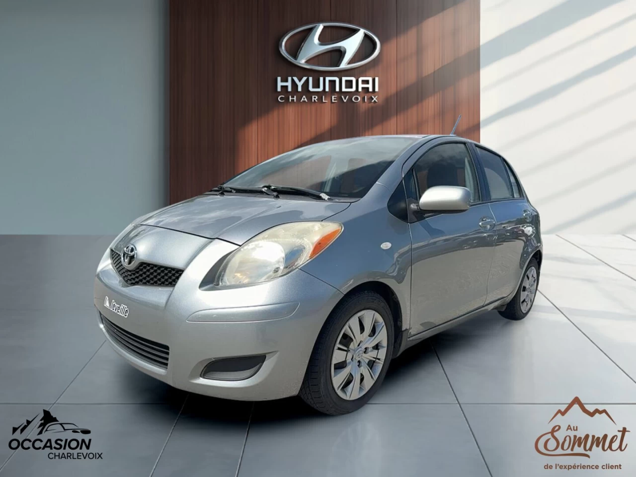 2011 Toyota Yaris 5dr HB Auto LE Image principale