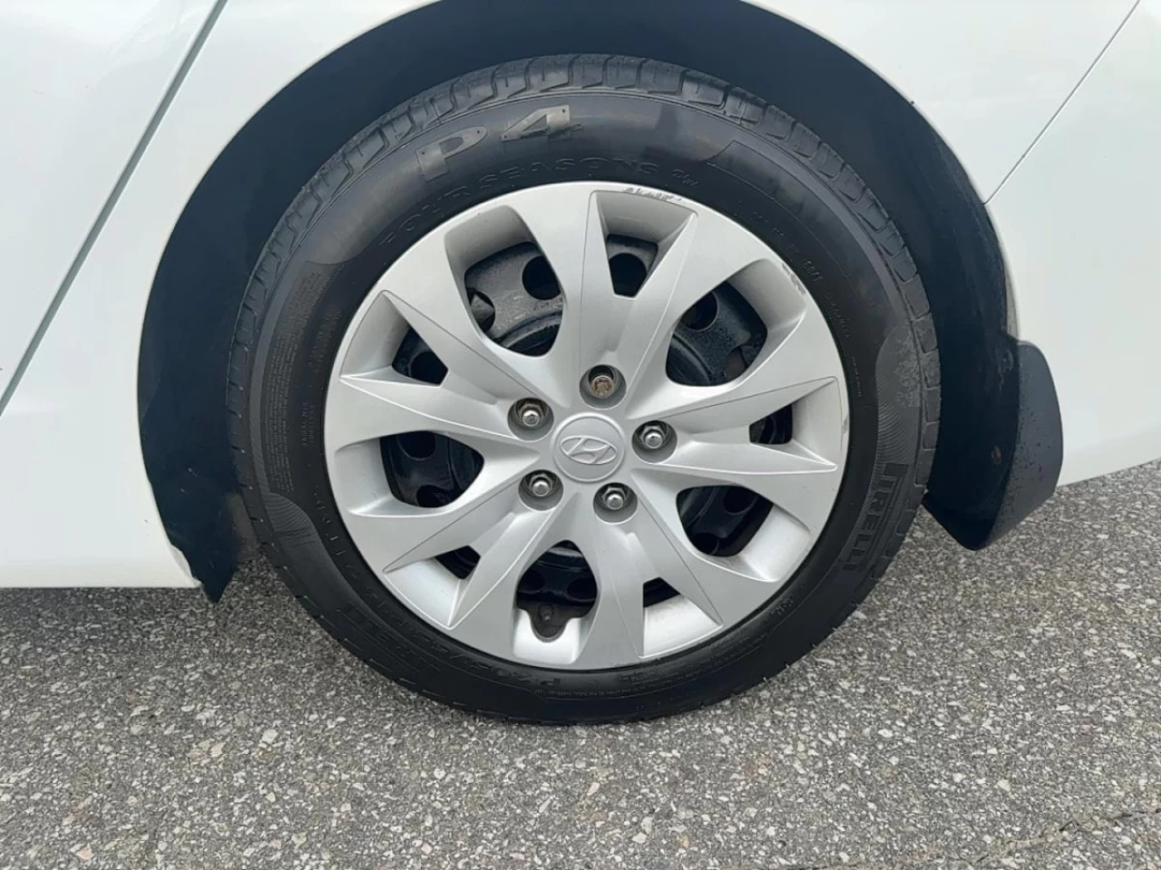 2015 Hyundai Elantra
                                                    4dr Sdn Auto GL Image principale