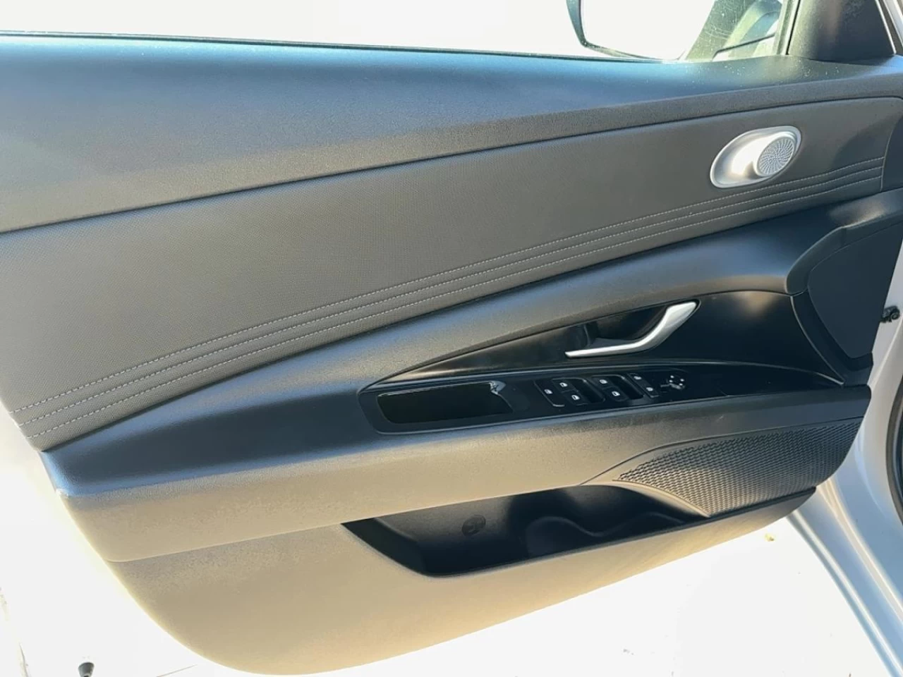 2022 Hyundai Elantra Preferred IVT Main Image