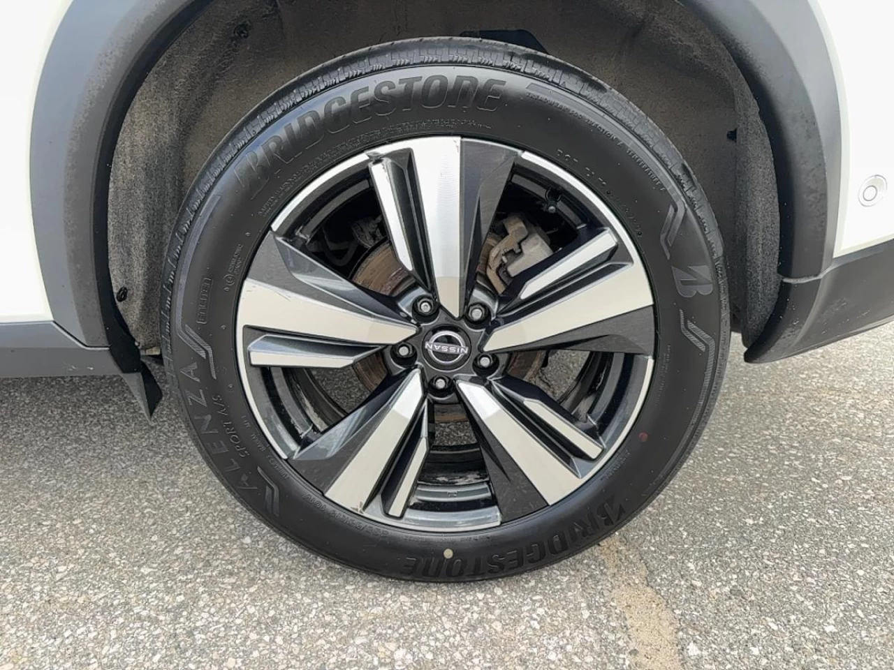2023 Nissan Rogue
                                                    AWD Platinum Image principale