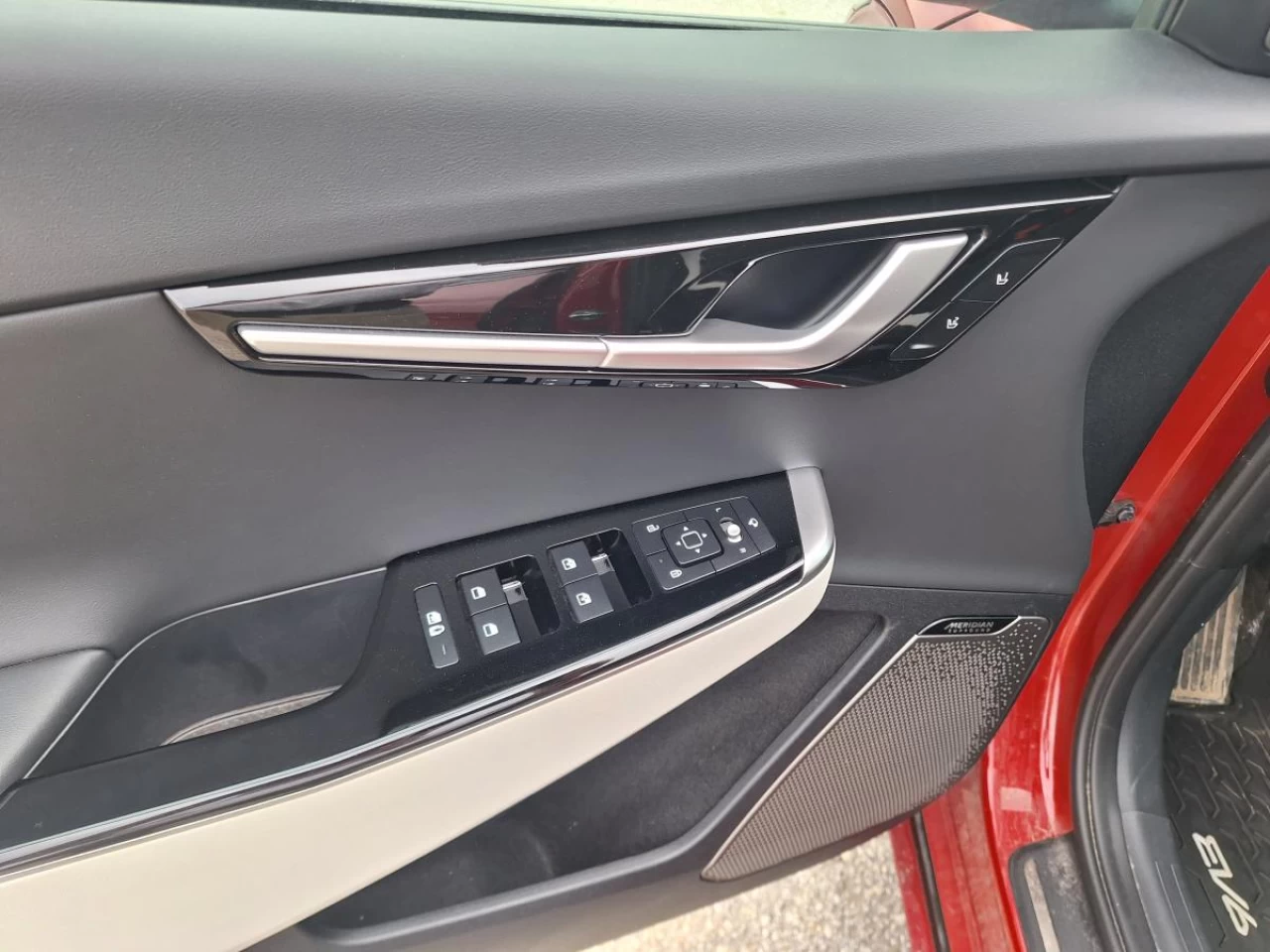 2024 Kia EV6 Land w/GT-Line Pkg 2 AWD Main Image