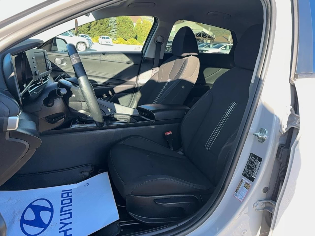 2022 Hyundai Elantra Preferred IVT Main Image