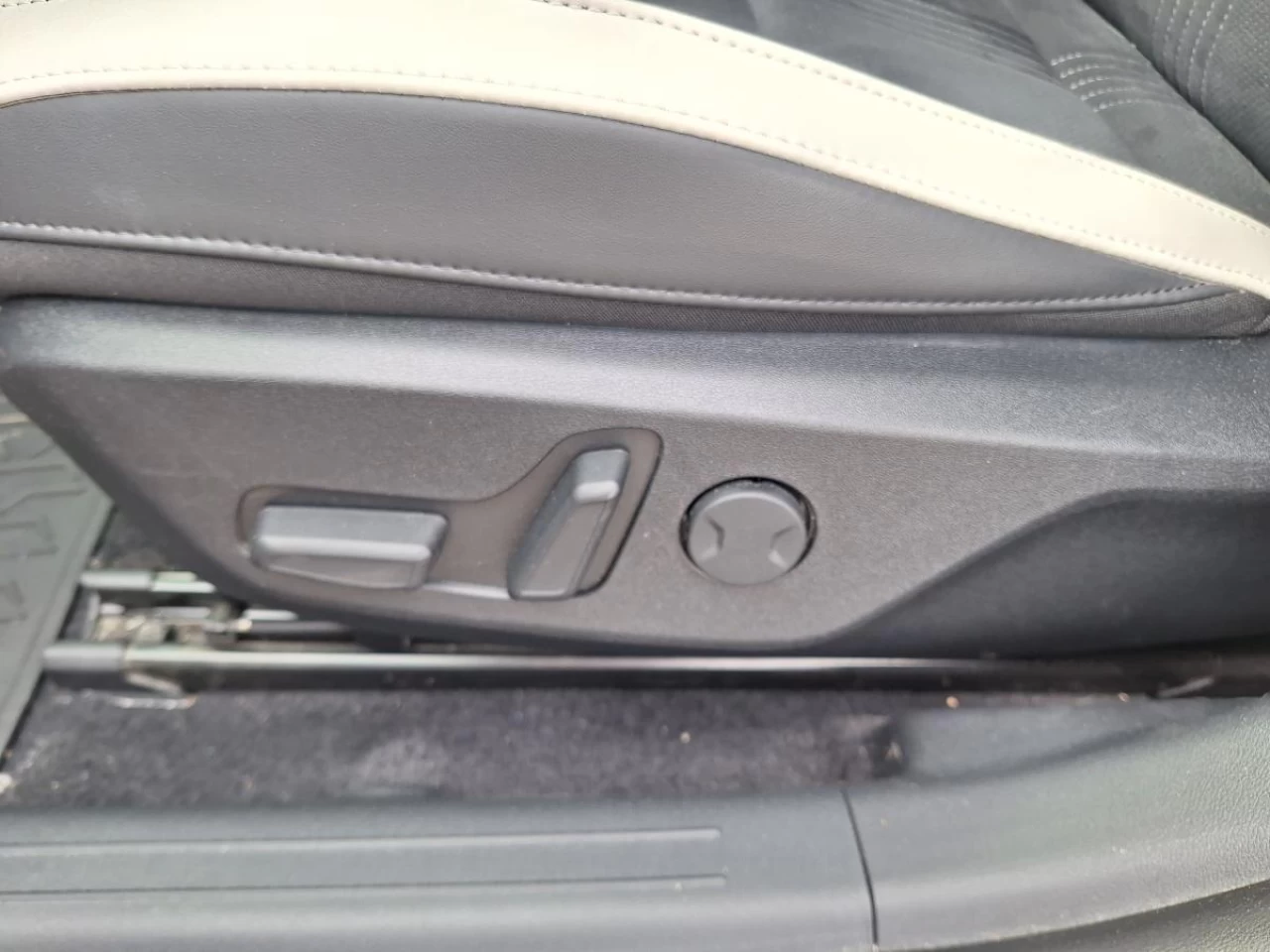 2024 Kia EV6 Land w/GT-Line Pkg 2 AWD Main Image