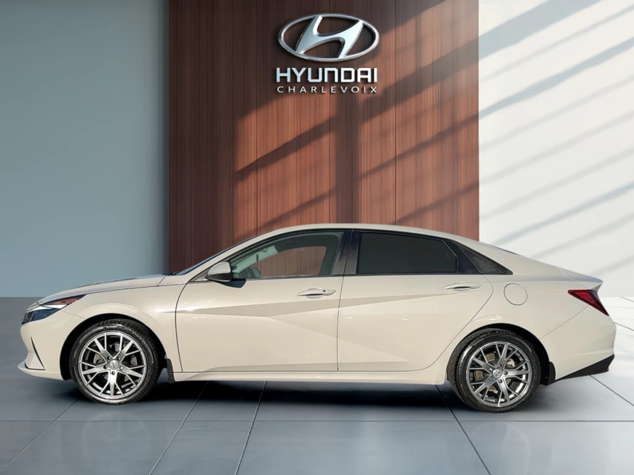 2022 Hyundai Elantra Preferred IVT Main Image