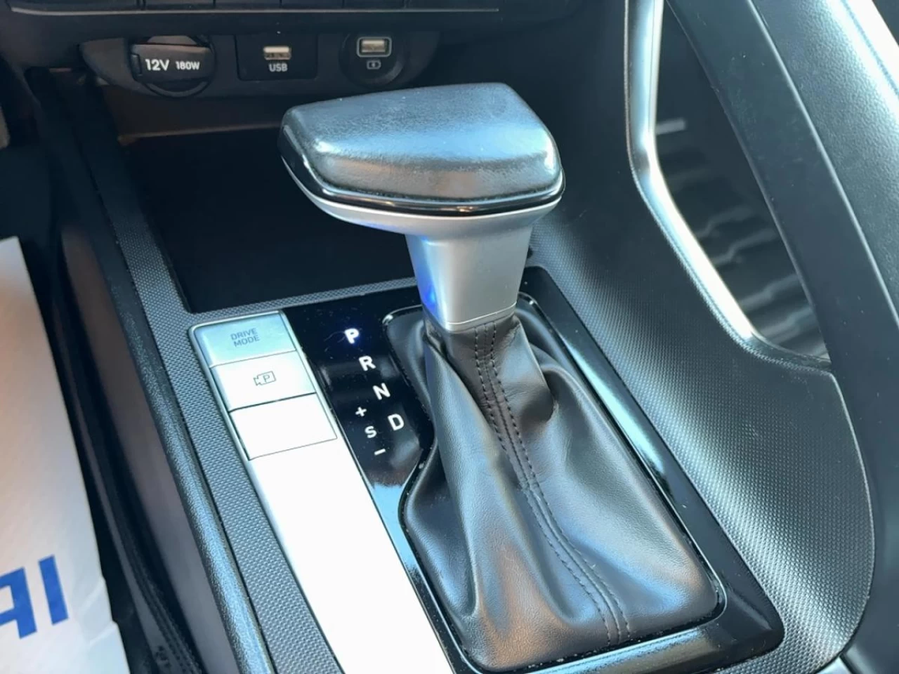 2022 Hyundai Elantra Preferred IVT Main Image