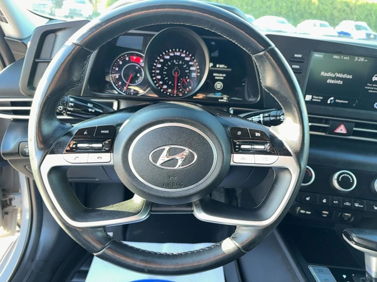 2022 Hyundai Elantra Preferred IVT Main Image