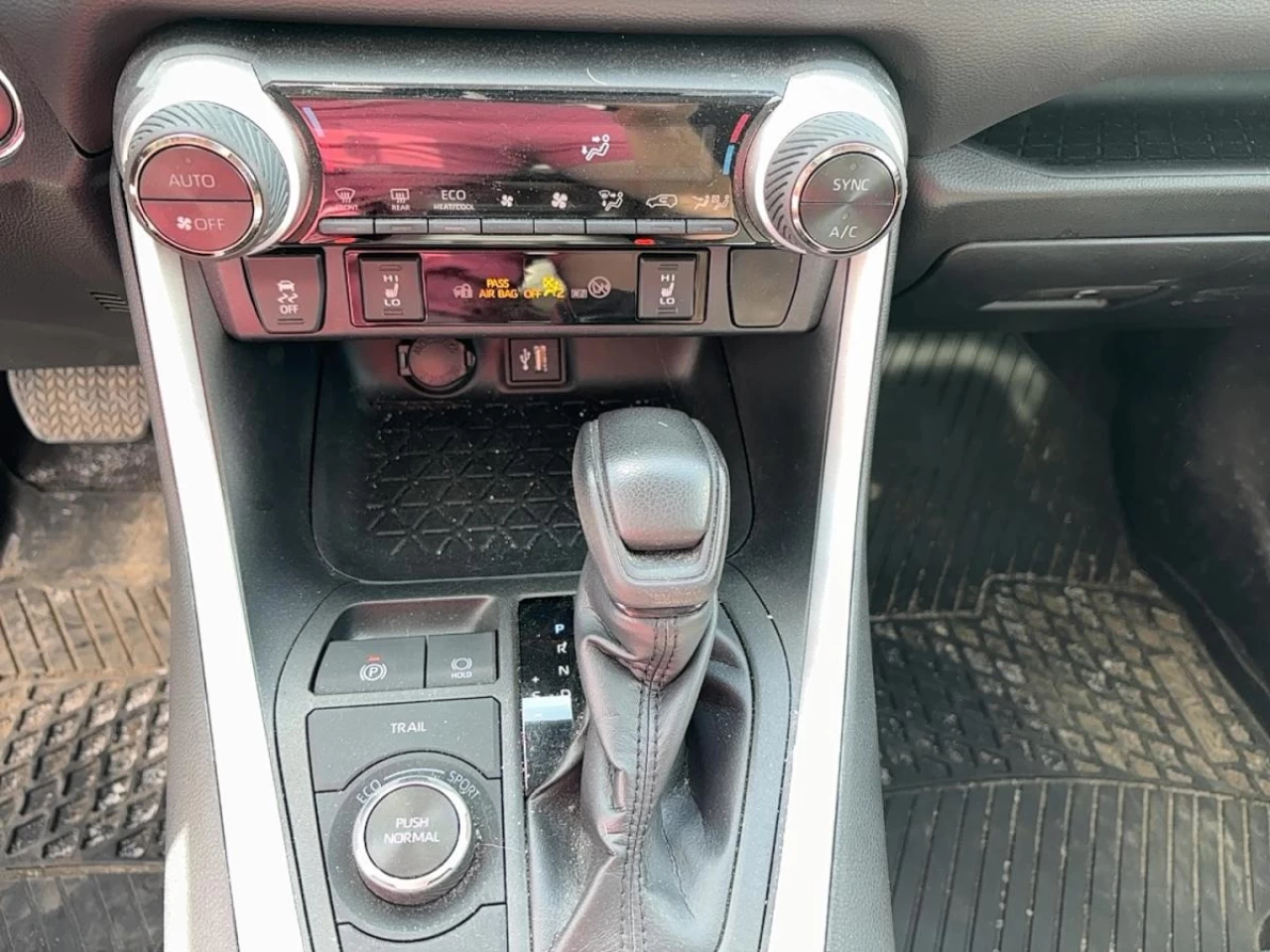 2023 Toyota RAV4 XLE AWD Image principale