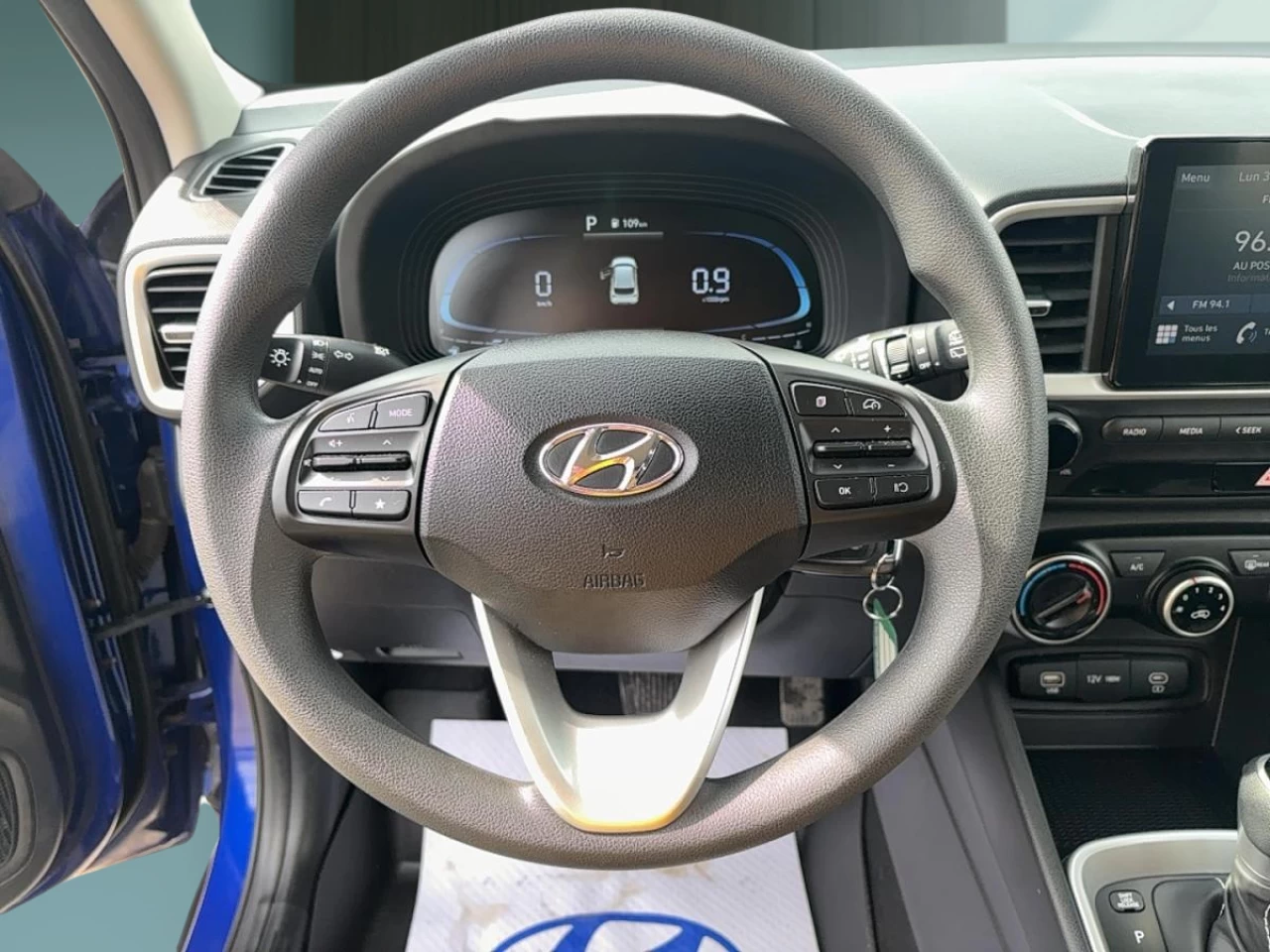 2023 Hyundai Venue
                                                    Essential IVT Image principale