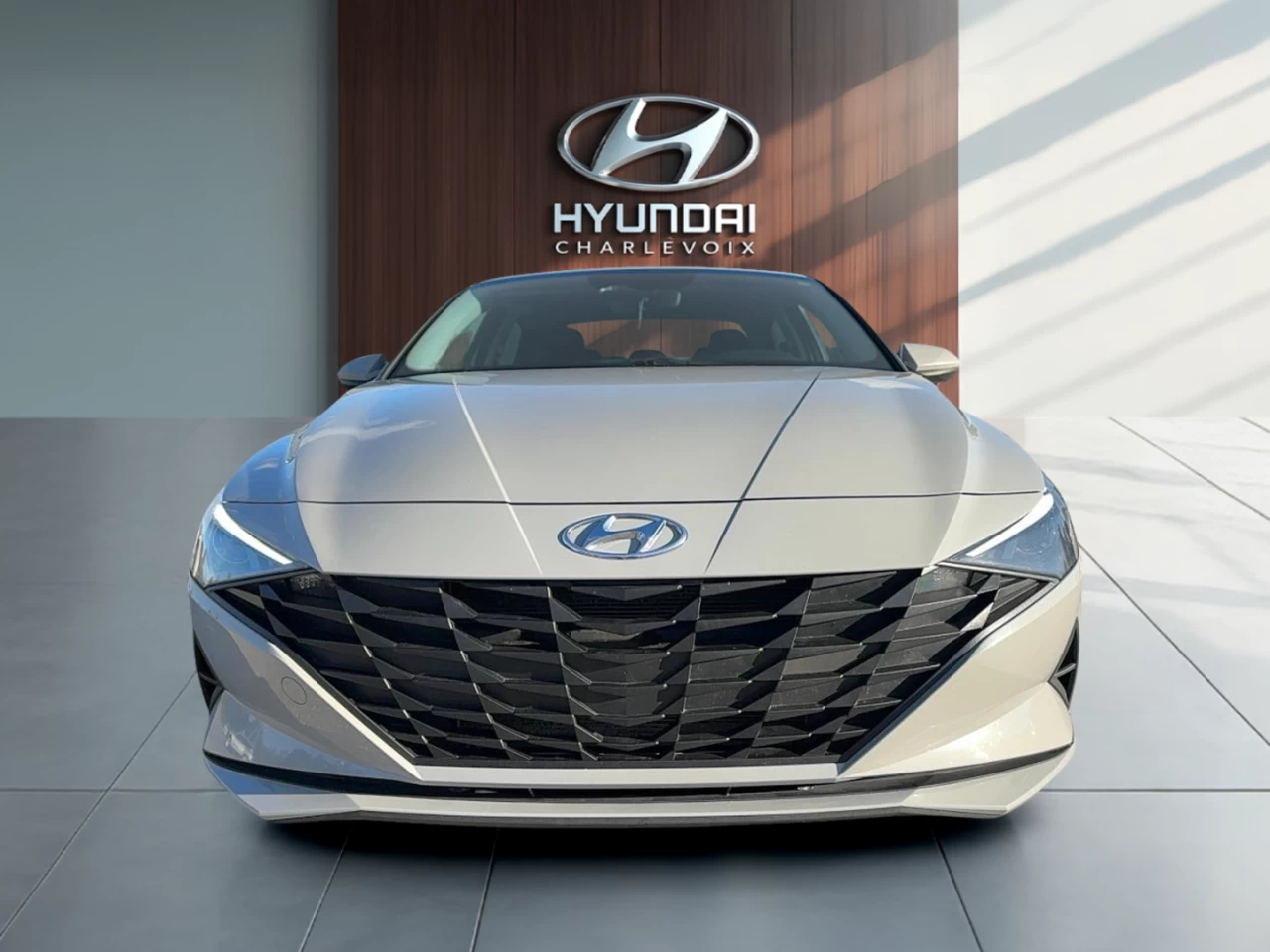 2022 Hyundai Elantra Preferred IVT Main Image