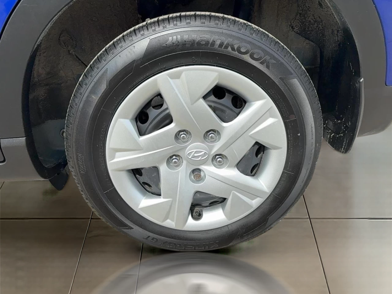 2023 Hyundai Venue
                                                    Essential IVT Image principale