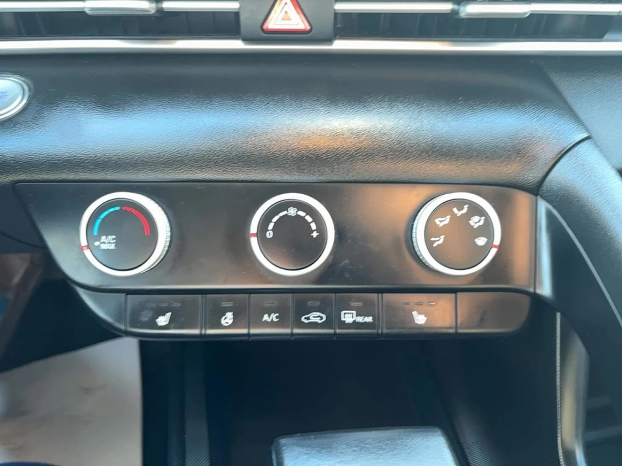 2022 Hyundai Elantra Preferred IVT Main Image