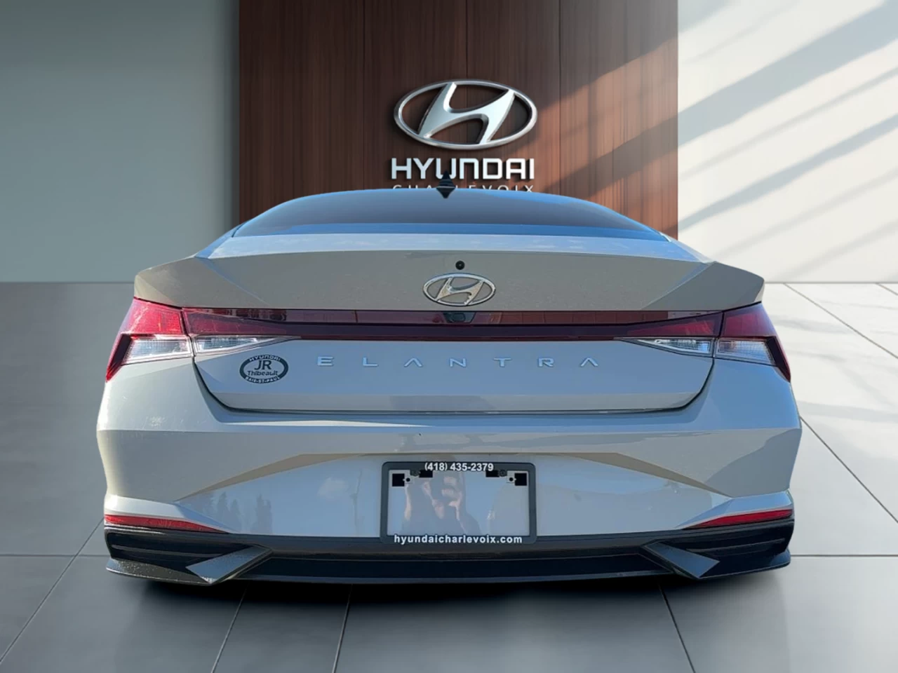 2022 Hyundai Elantra Preferred IVT Main Image