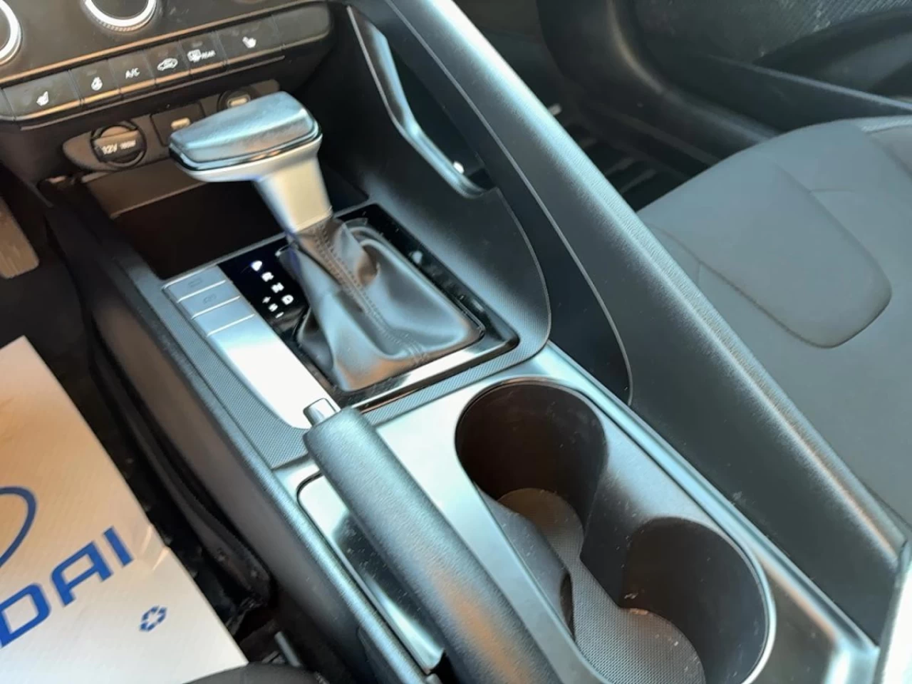 2022 Hyundai Elantra Preferred IVT Main Image