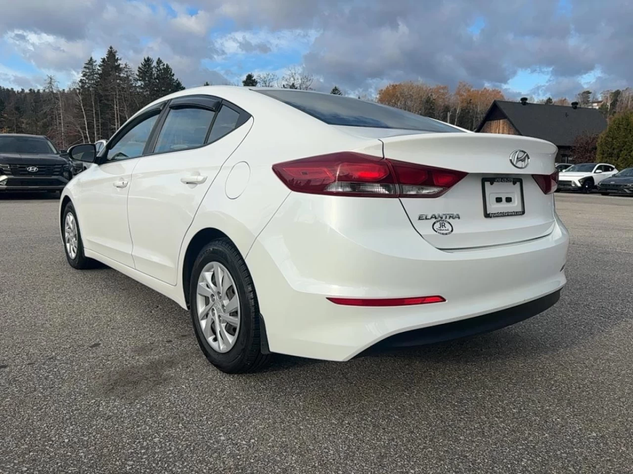 2017 Hyundai Elantra
                                                    4dr Sdn Man L Image principale