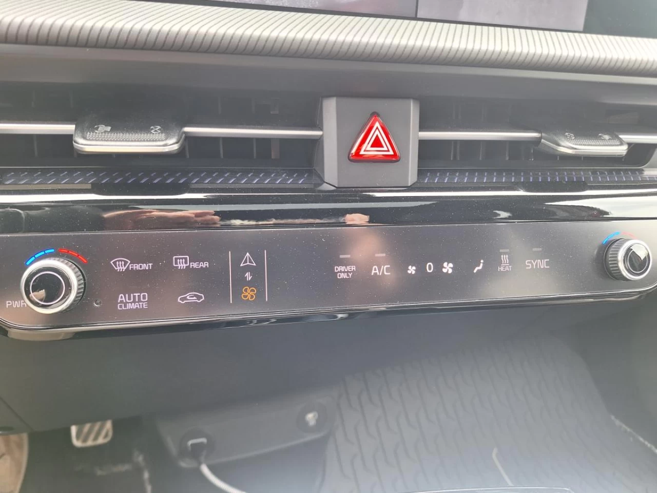 2024 Kia EV6 Land w/GT-Line Pkg 2 AWD Main Image