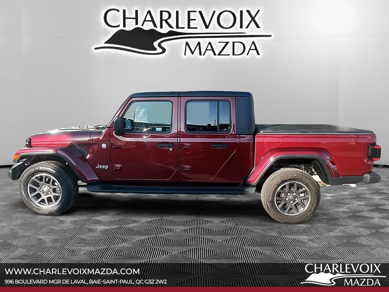 2021 Jeep Gladiator Overland Main Image