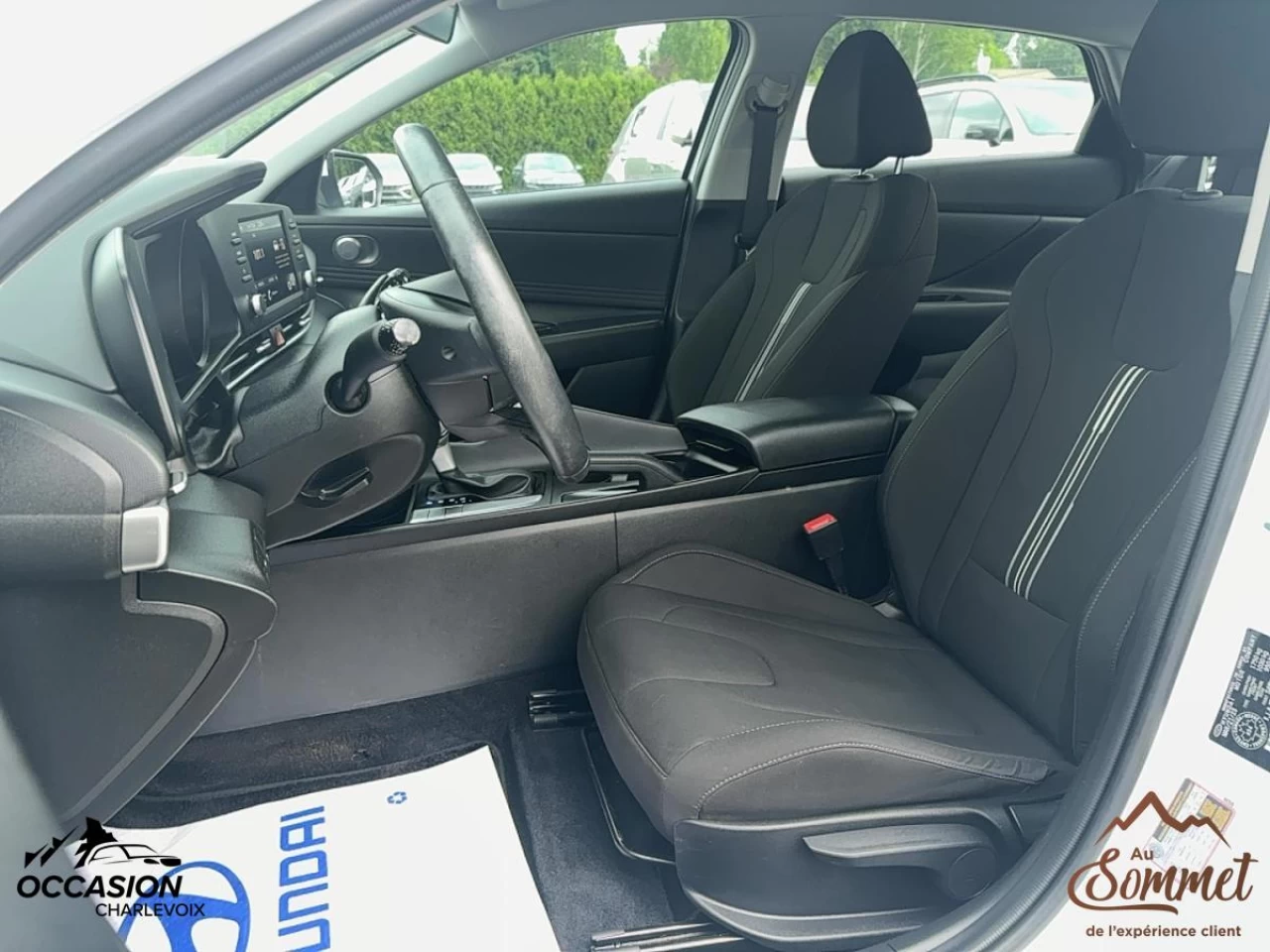 2023 Hyundai Elantra
                                                    Preferred IVT Image principale