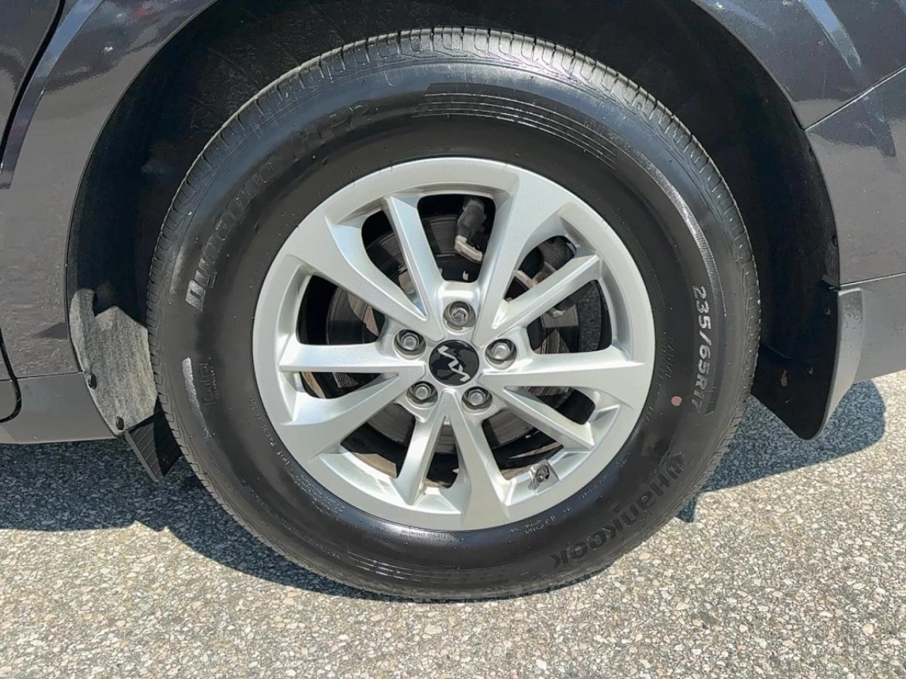2024 Kia Carnival LX FWD Main Image