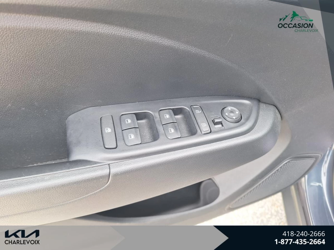 2023 Hyundai Venue Preferred IVT w/Two-Tone Main Image