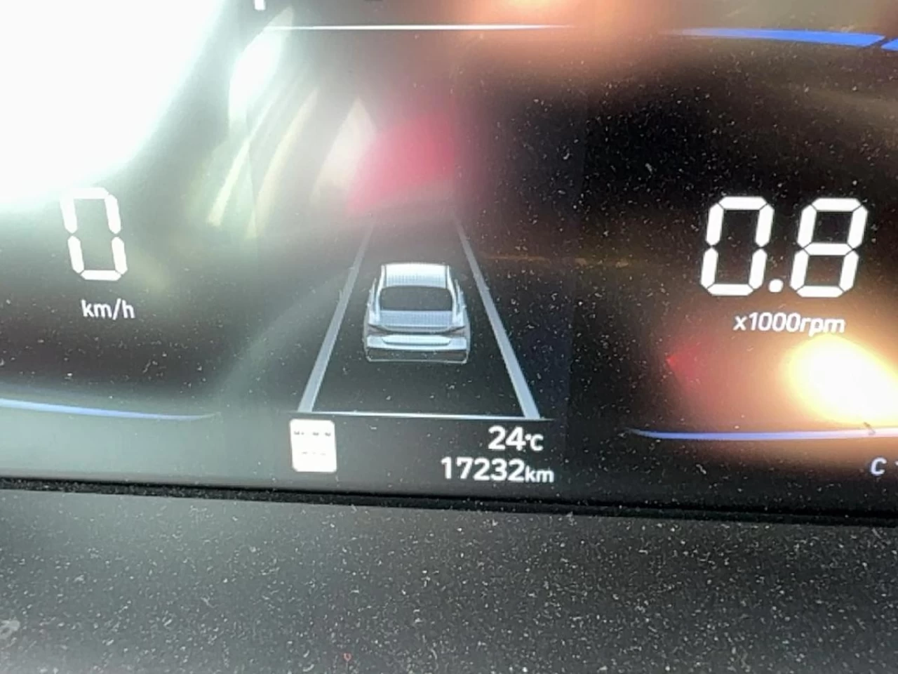 2024 Hyundai Elantra Preferred IVT Main Image