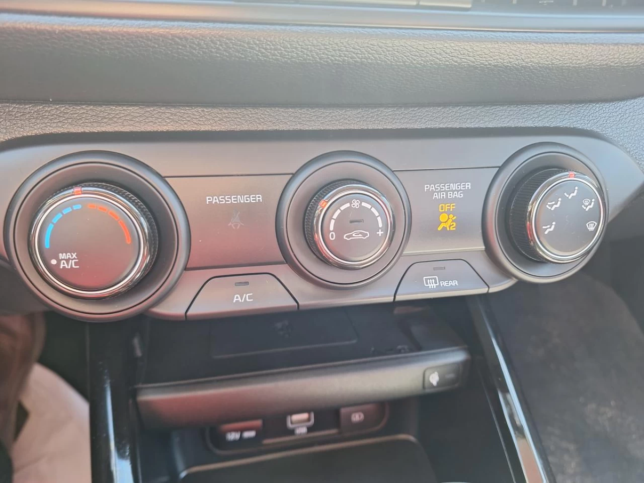 2024 Kia Forte EX HEATED STEERING*CARPLAY*MAGS* Image principale