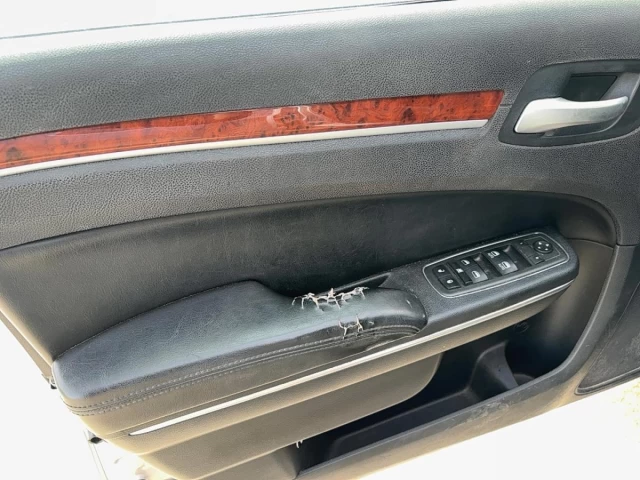 Chrysler 300 4dr Sdn Touring RWD 2013