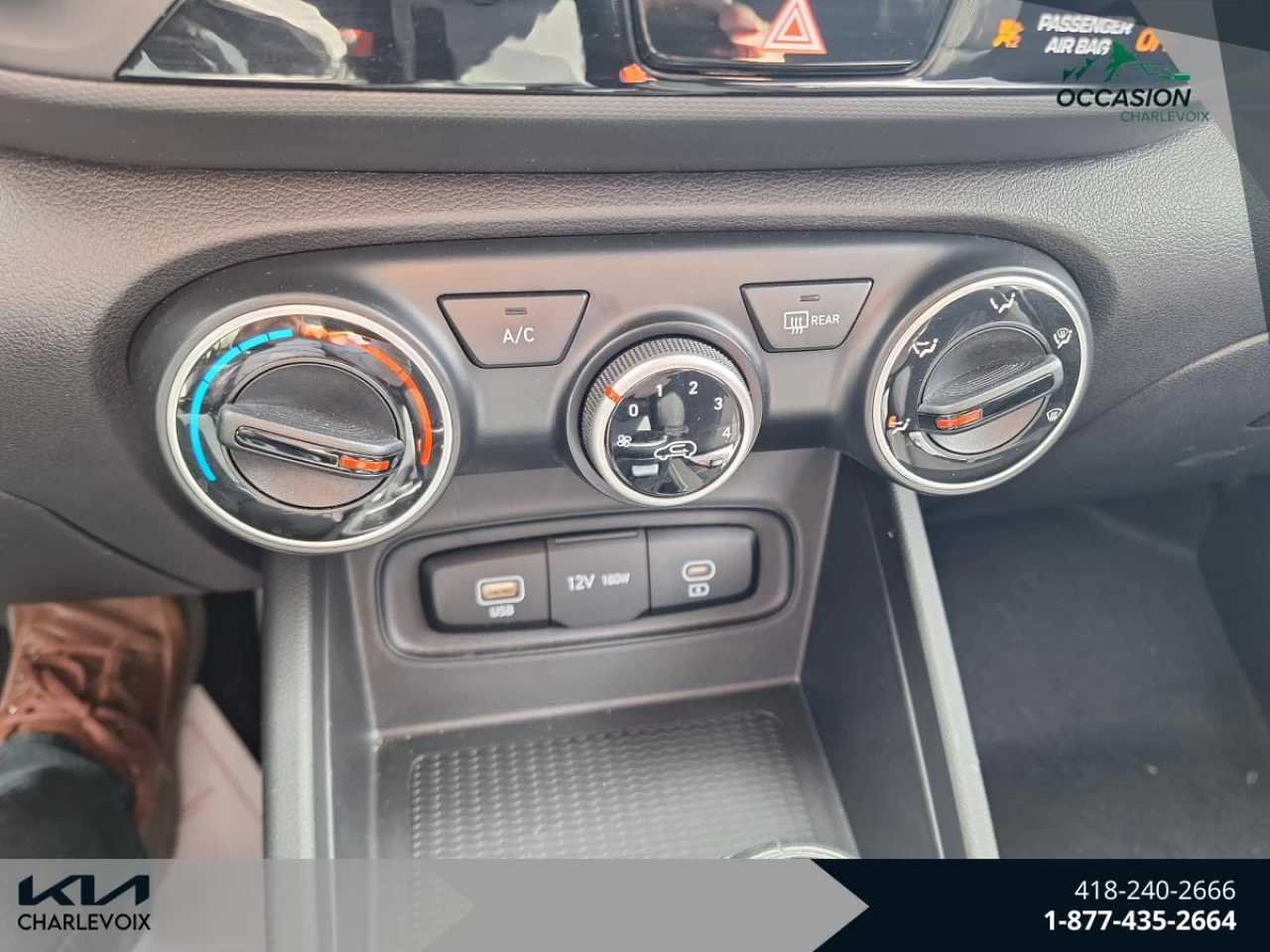 2023 Hyundai Venue Preferred IVT w/Two-Tone Main Image