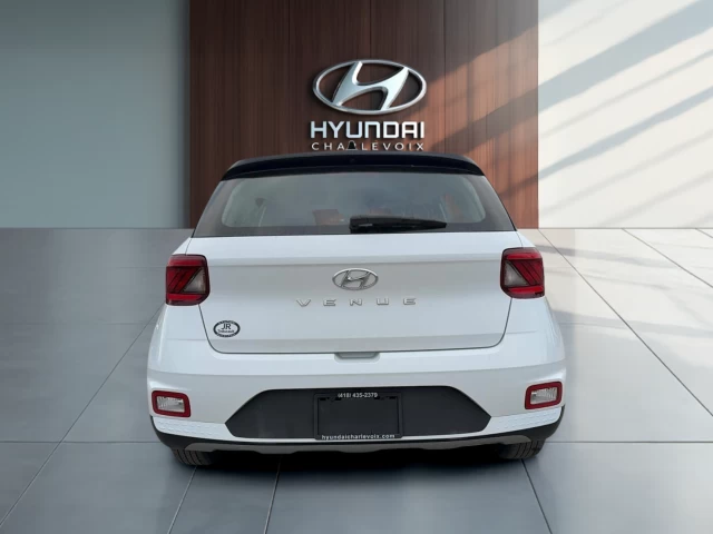 Hyundai Venue Essential IVT w/Two-Tone 2022