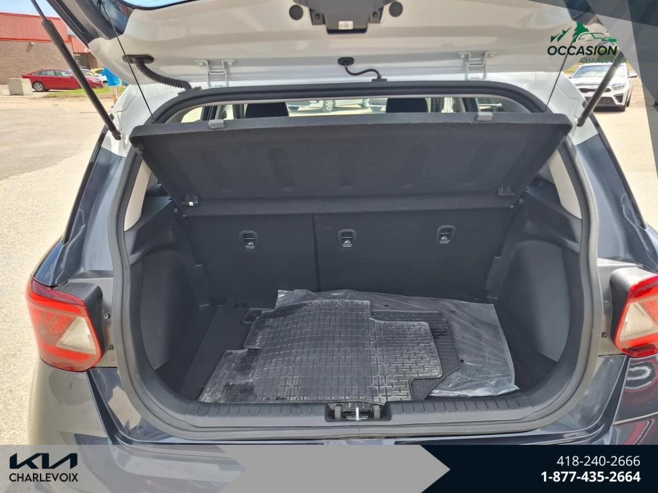 2023 Hyundai Venue Preferred IVT w/Two-Tone Main Image
