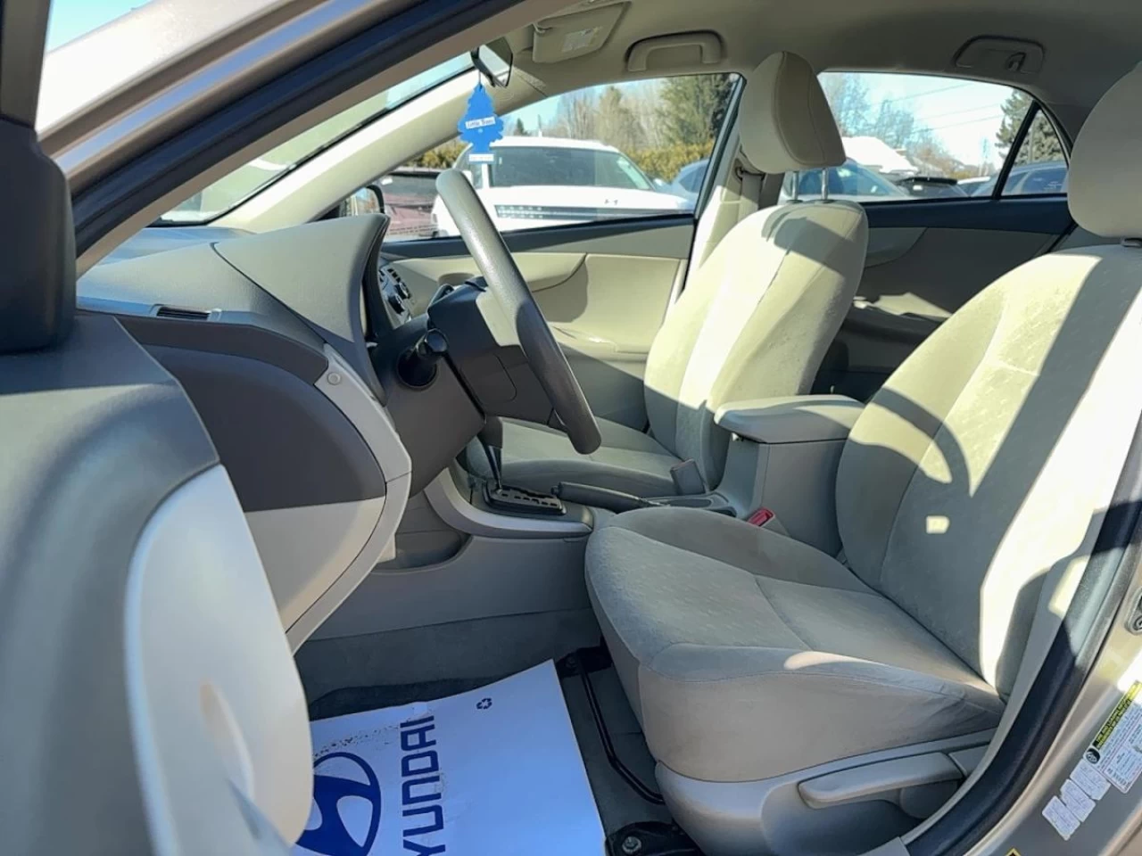 2010 Toyota Corolla
                                                    4dr Sdn Auto CE Image principale