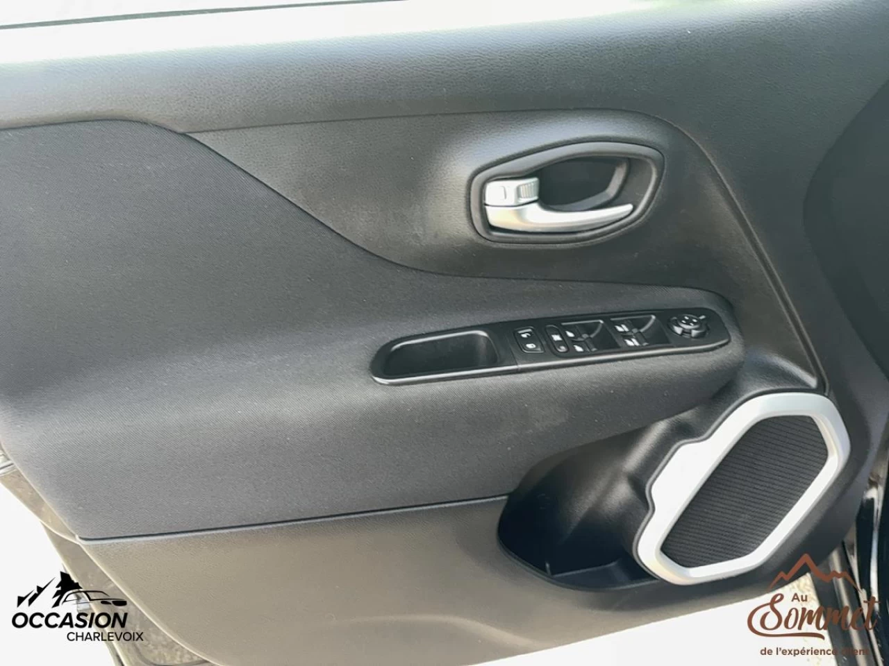 2018 Jeep Renegade
                                                    Altitude 4x4 Image principale