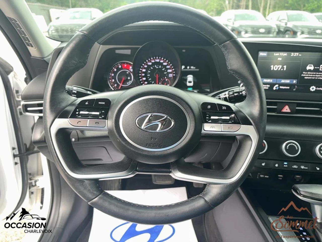 2023 Hyundai Elantra
                                                    Preferred IVT Image principale