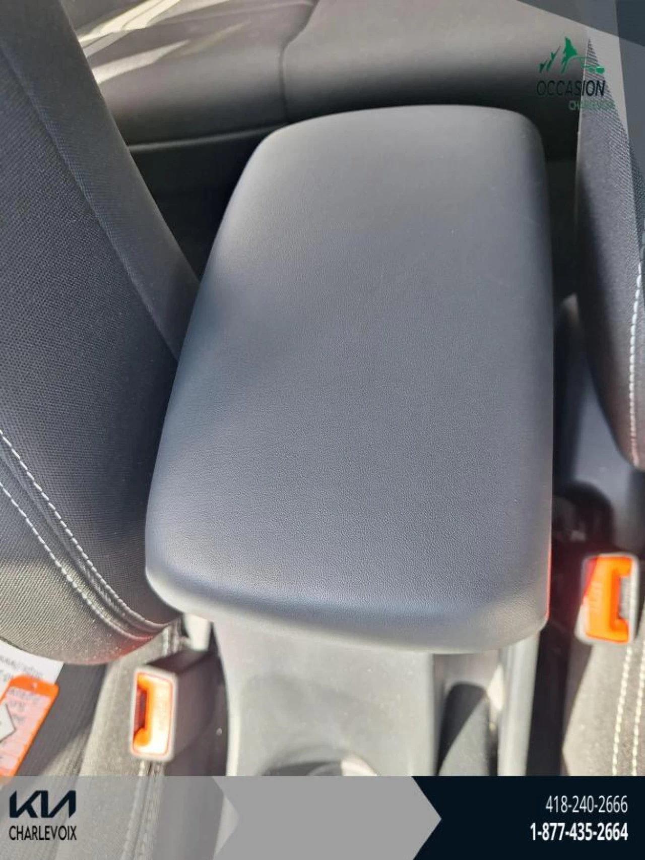 2023 Hyundai Venue Preferred IVT w/Two-Tone Main Image