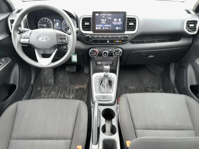 Hyundai Venue Essential IVT w/Two-Tone 2022
