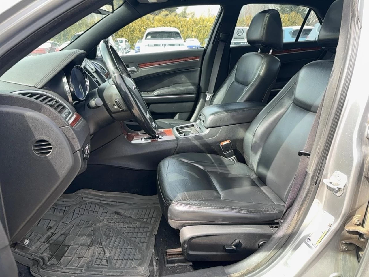 2013 Chrysler 300 4dr Sdn Touring RWD Image principale