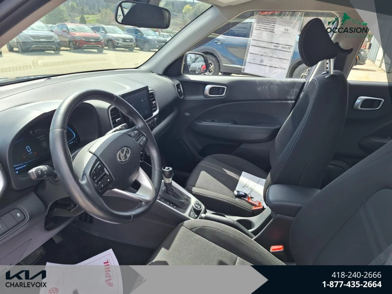 2023 Hyundai Venue Preferred IVT w/Two-Tone Main Image