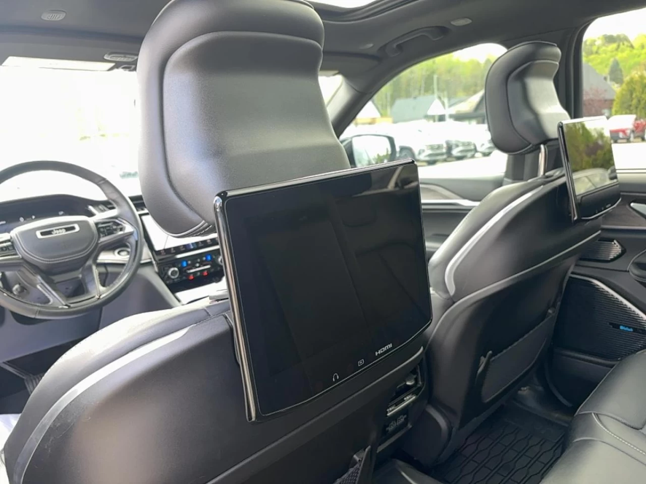 2023 Jeep Grand Cherokee
                                                    Overland 4x4 Image principale