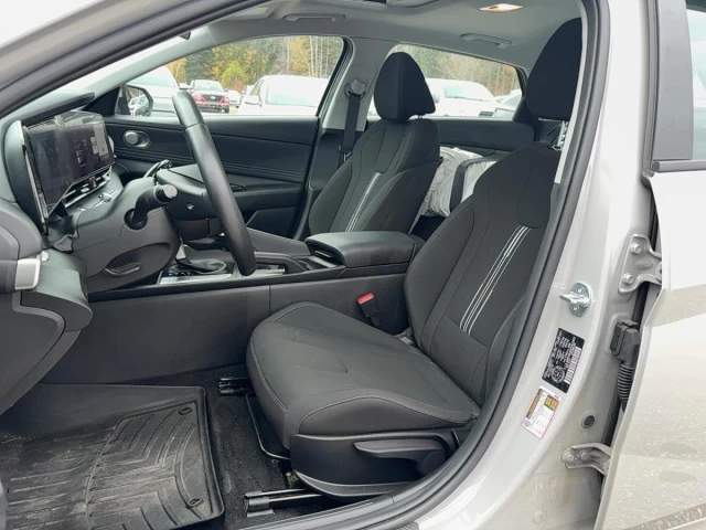 Hyundai Elantra Preferred IVT w/Tech Pkg 2023