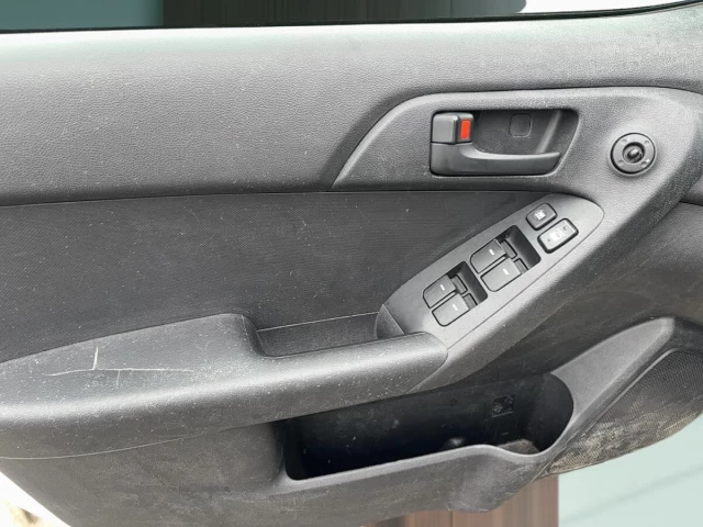 Kia Forte 5dr HB Auto LX Plus 2012