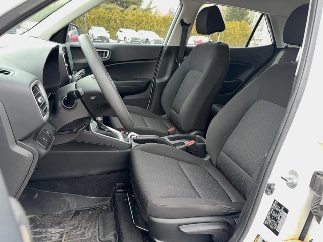 Hyundai Venue Essential IVT w/Two-Tone 2022