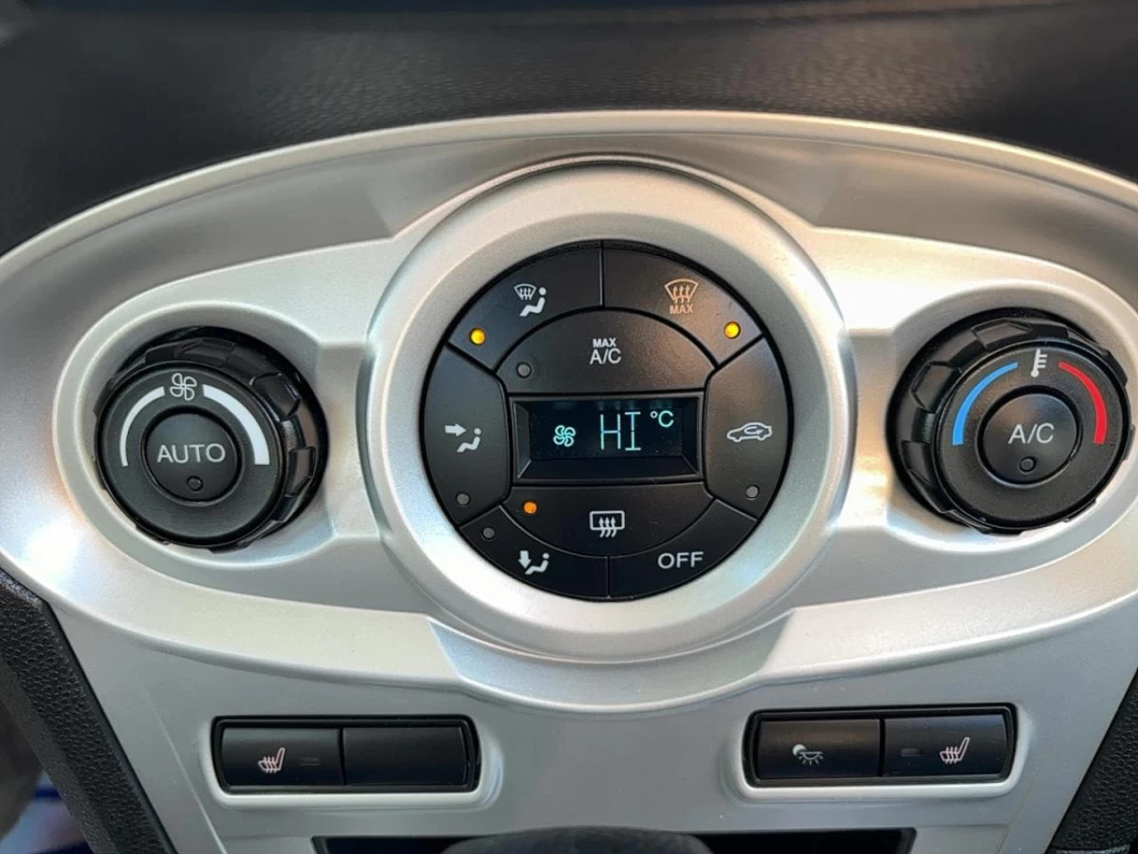 2015 Ford Fiesta
                                                    5dr HB SE Image principale