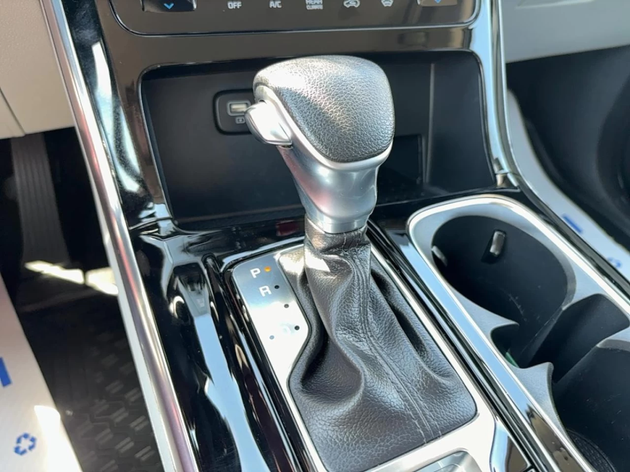 2024 Kia Carnival LX FWD Main Image