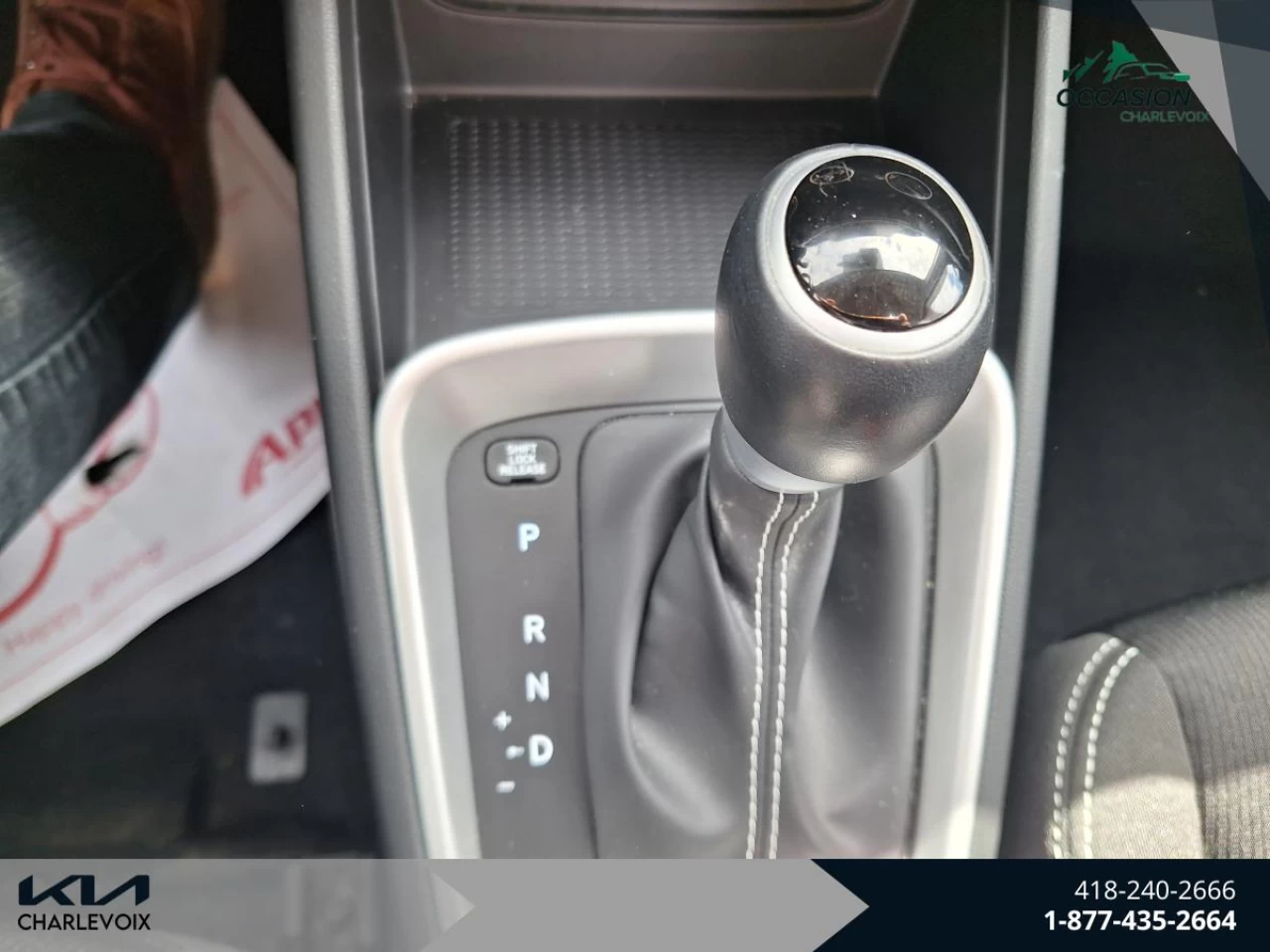 2023 Hyundai Venue Preferred IVT w/Two-Tone Main Image