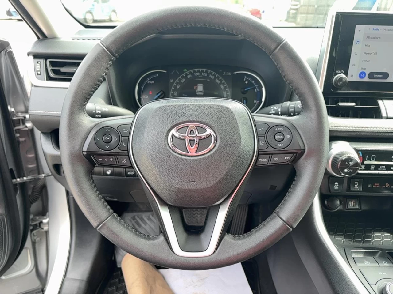 2023 Toyota RAV4 XLE AWD Image principale