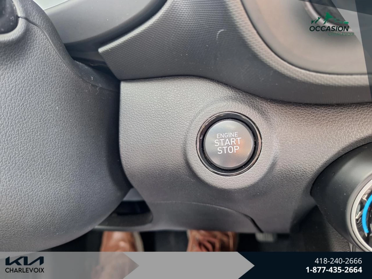 2023 Hyundai Venue Preferred IVT w/Two-Tone Main Image