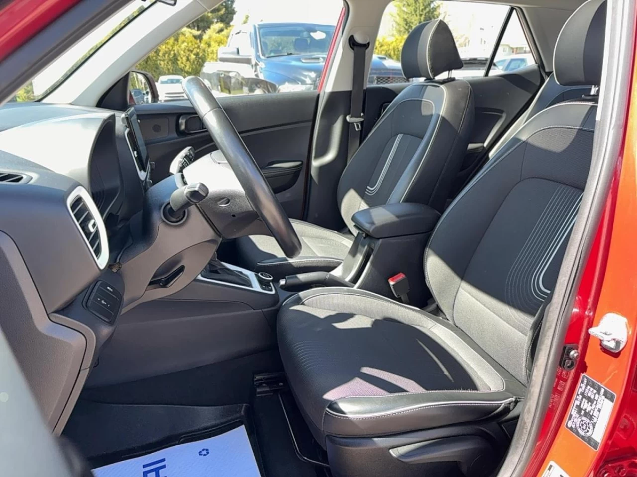 2023 Hyundai Venue
                                                    Ultimate IVT w/Black Interior Image principale