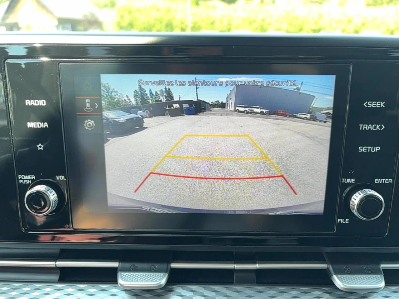2024 Kia Carnival LX FWD Main Image