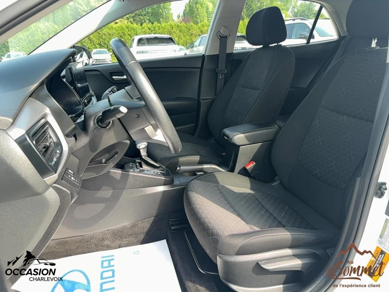2022 Kia Rio5
                                                    LX+ IVT Image principale